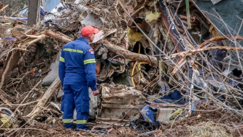 Τραγωδία στα Τέμπη: Μυστήριο με τα εγκαύματα πυροσβεστών που έσπευσαν στα συντρίμμια (vid)