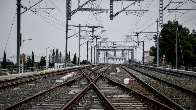 Τραγωδία στα Τέμπη: Λόγω καθυστέρησης στη θέση της εμπορικής αμαξοστοιχίας δεν πέρασε τοπικό τρένο με 55 επιβάτες (vid)