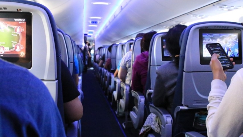 Αεροσυνοδός αποκαλύπτει ποια είναι η χειρότερη στιγμή να πάει κάποιος στην τουαλέτα σε αεροπλάνο 