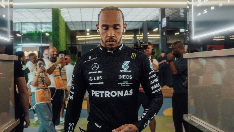 Formula 1: Δεν τα παρατάει και δεν αλλάζει ομάδα ο Χάμιλτον