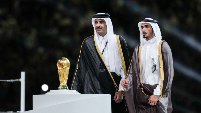 Ο Σεΐχης του Κατάρ στην απονομή του Παγκοσμίου Κυπέλλου