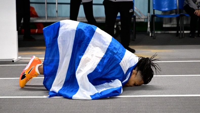 Καραλής: Το γονάτισμα μετά το μετάλλιο και οι πανηγυρισμοί στην κερκίδα