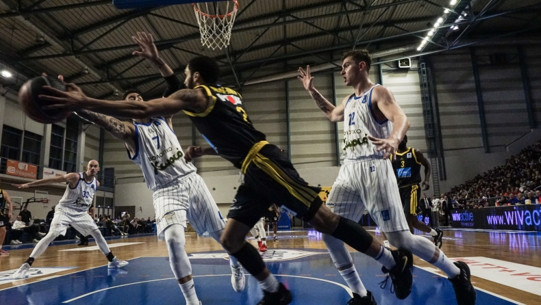 Φάση από την αναμέτρηση ανάμεσα στην Καρδίτσα και τον Άρη για την Basket League.