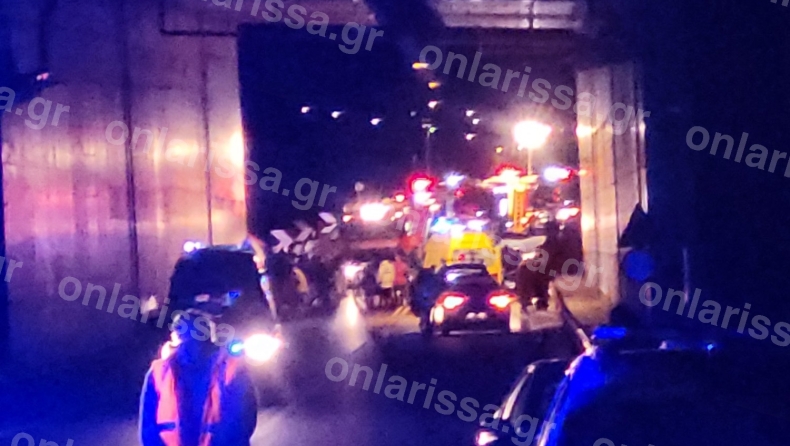 Συγκρούστηκε εμπορική με επιβατική αμαξοστοιχία στα Τέμπη: Αναφορές για τραυματίες, εγκλωβισμένους και φωτιά σε βαγόνια (vid)