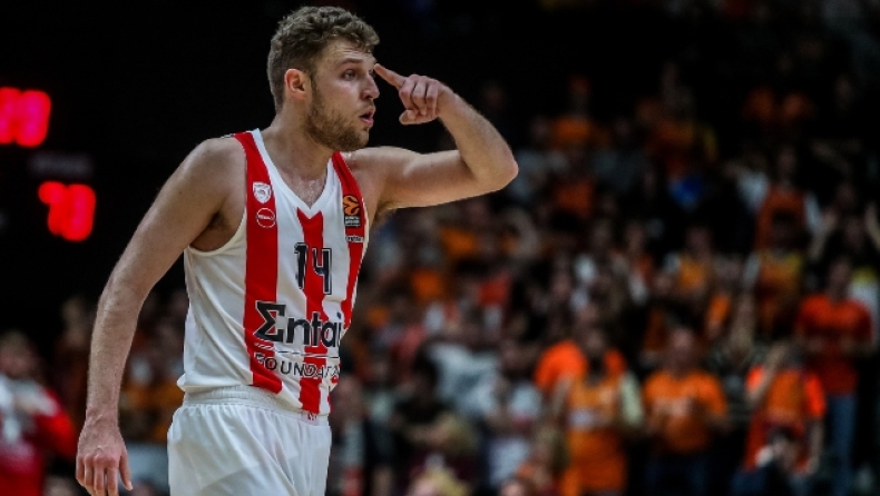 Ο Βεζένκοβ δείχνει