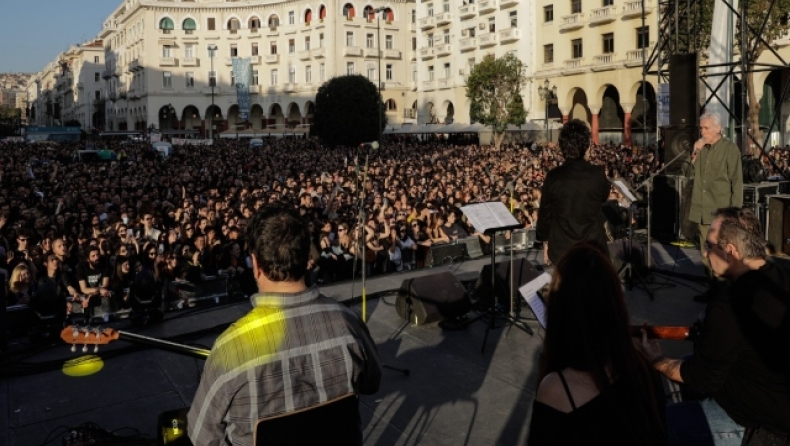  Θεσσαλονίκη: Χιλιάδες πολίτες στη συναυλία κατά της ιδιωτικοποίησης του νερού (vid)
