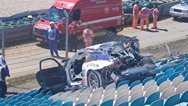 Απίστευτο: Αγωνιστικό αυτοκίνητο προσγειώθηκε στις κερκίδες (vid)