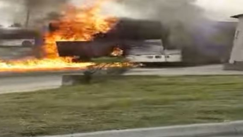 Η στιγμή που λεωφορείο στη Θεσσαλονίκη κάηκε ολοσχερώς (vid)