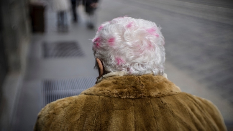 Μελέτη έδειξε τι προκαλεί το γκριζάρισμα των μαλλιών 