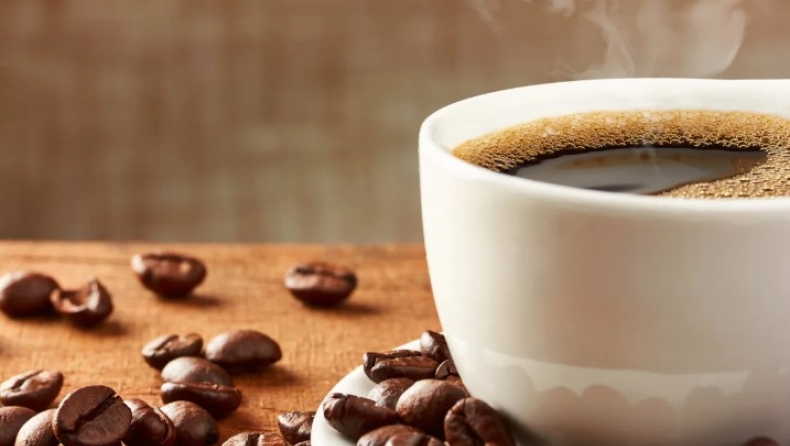 Τέλος ο καφές που ήξερες: Ο καρπός που αλλάζει αναγκαστικά τη γεύση του – όχι προς το καλύτερο