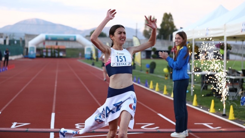 Η Μαρία Κάσσου τερματίζει στο πανελλήνιο πρωτάθλημα 10χλμ
