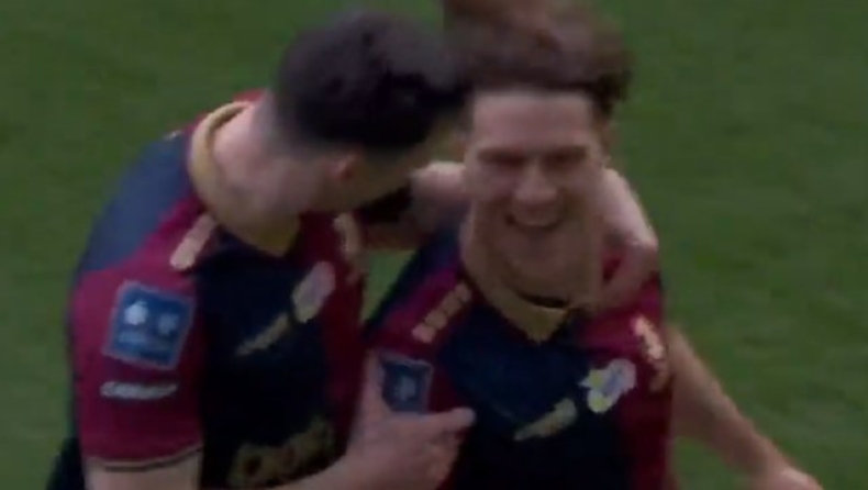 Ο Κούτρης πανηγυρίζει το γκολ του 