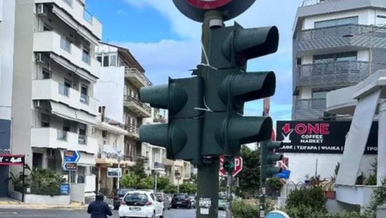 Made in Greece: Στερέωσαν φανάρι με τάιραπ στην Κρήτη