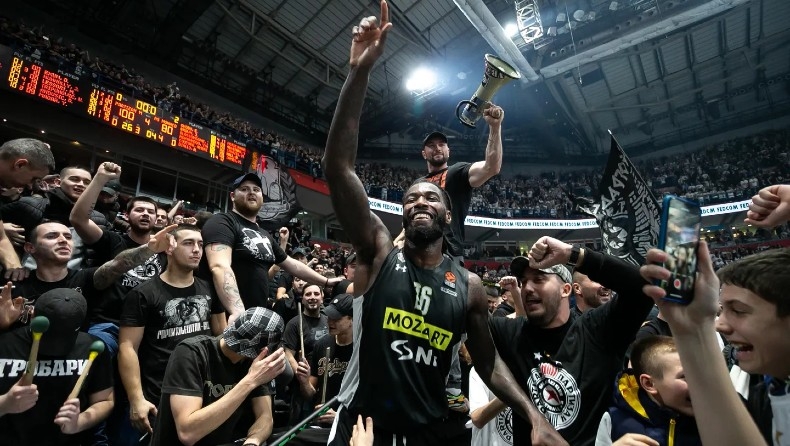 Ο Λεσόρ ανάμεσα στους φίλους της Παρτίζαν