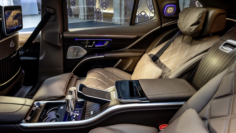 Mercedes-Maybach EQS SUV: Ποιος δεν θα ήθελε να καθίσει εδώ; (vid)