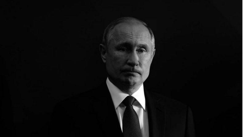 Η Paranoia του Πούτιν: Δε χρησιμοποιεί κινητό και Internet, ταξιδεύει πάντα με πυρηνική βαλίτσα και τρέμει τον Covid