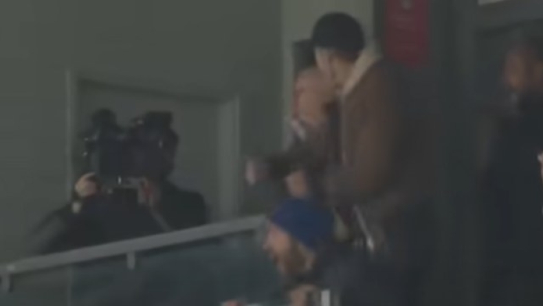 Ο Ράιαν Ρέινολντς πανηγυρίζει την απόκρουση του Φόρστερ