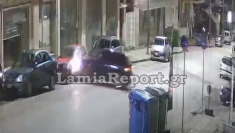 Μεθυσμένος οδηγός σκόρπισε το φόβο στη Λαμία: Κάμερα κατέγραψε την τρελή πορεία του αυτοκινήτου (vid)