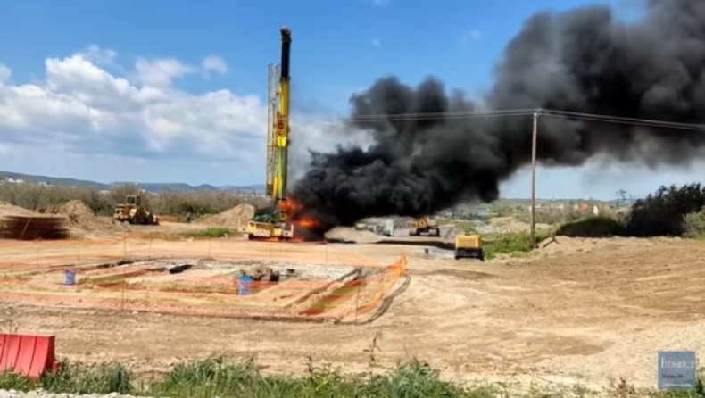 Γερανός «λαμπάδιασε» αφού χτύπησε στα καλώδια της ΔΕΗ: Στην εντατική ο χειριστής και εκτεταμένο μπλακ άουτ (vid)