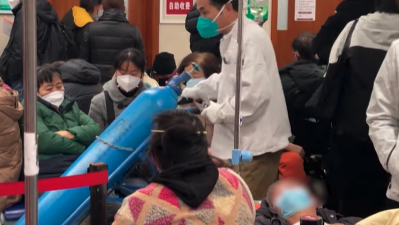 Τέλος εποχής στην Κίνα για τον κορονοϊό: Το Πεκίνο «πετάει» τις μάσκες