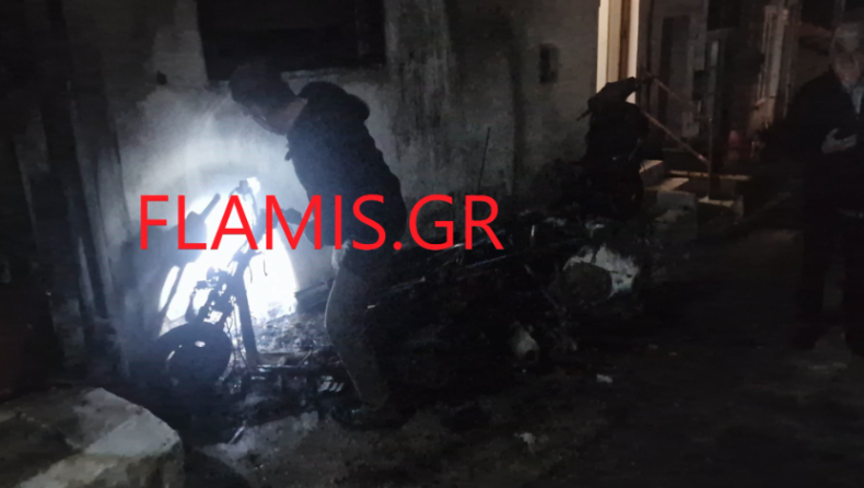 Την ώρα της Ανάστασης έβαλαν εμπρηστικό μηχανισμό και έκαψαν τις μηχανές αστυνομικού στην Πάτρα