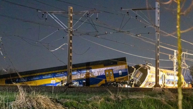 Εκτροχιάστηκε τρένο στην Ολλανδία: Δεκάδες τραυματίες (vid)