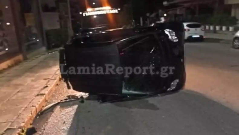 Τρομακτικό τροχαίο στη Λαμία: Κάμερα ασφαλείας κατέγραψε τη συγκλονιστική στιγμή που αμάξι τούμπαρε στο κέντρο της πόλης (vid)