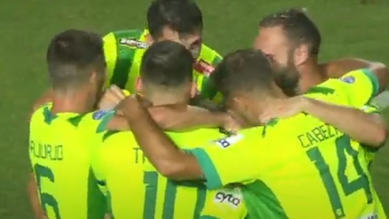 Οι παίκτες της ΑΕΚ Λάρνακας πανηγυρίζουν