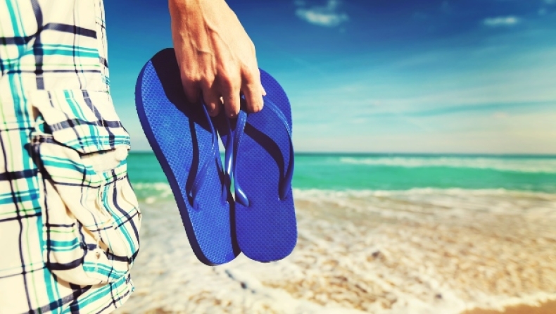 Οι σαγιονάρες που θα σε κάνουν να ξεχωρίσεις το φετινό καλοκαίρι στην παραλία
