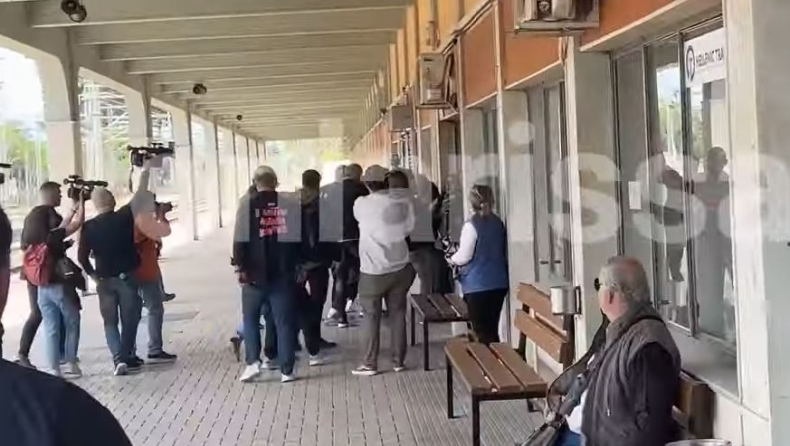 Επεισόδια στην πορεία για την τραγωδία των Τεμπών: Συγγενείς των θυμάτων έψαχναν τον έμπειρο σταθμάρχη της μοιραίας νύχτας (vid)