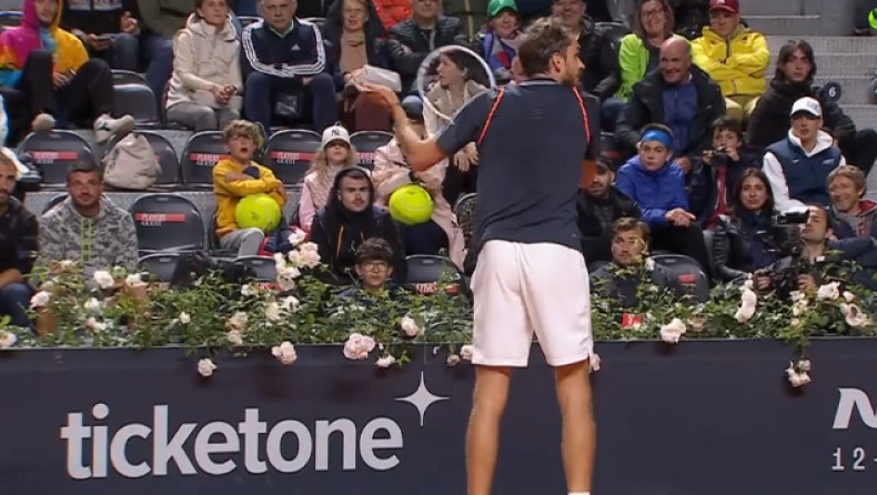 O Μεντβέντεφ τσακώνεται με το κοινό στην Ρώμη