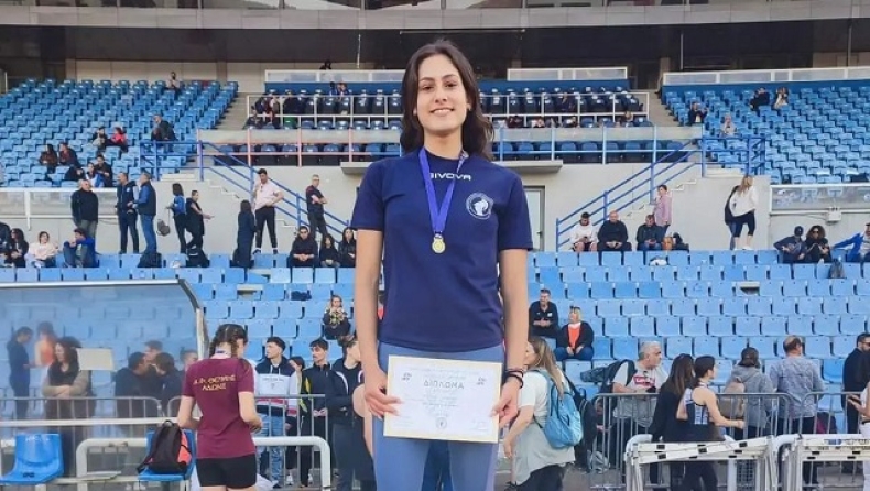 H Νικολέτα Μιχαηλίδου στο βάθρο του σχολικού πρωταθλήματος