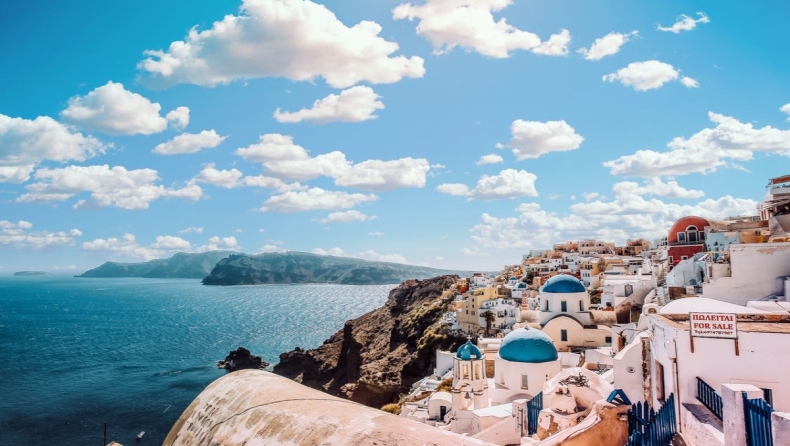 Οι χώρες που ξοδεύουν τα περισσότερα χρήματα στην Ελλάδα: Ποιοι τουρίστες είναι οι πιο τσιγκούνηδες