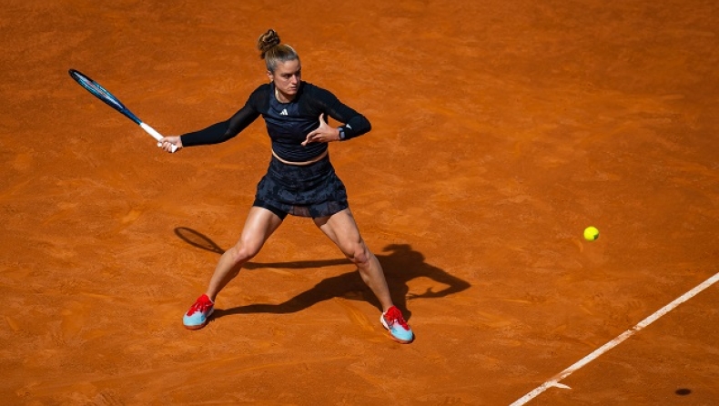 H Μαρία Σάκκαρη υποδέχεται το μπαλάκι