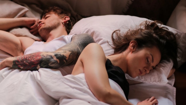 ζευγάρι κοιμάται