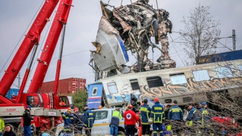Τραγωδία στα Τέμπη: Ποινική δίωξη σε τρία στελέχη του ΟΣΕ για τη μετάταξη του σταθμάρχη