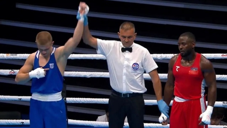 Ο Τσαμαλίδης υποδεικνύεται από τον διαιτητή ως νικητής