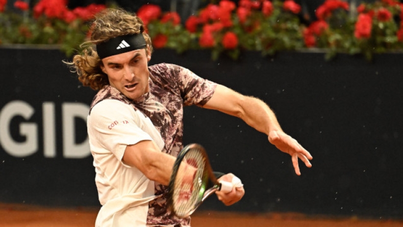 Ο Στέφανος Τσιτσιπάς επιχειρεί φόρχαντ