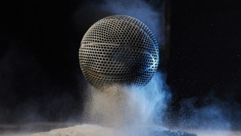 Η πρώτη μπάλα μπάσκετ που είναι φτιαγμένη από 3D εκτυπωτή: Η καινοτομία που προσφέρει στο άθλημα (vid)