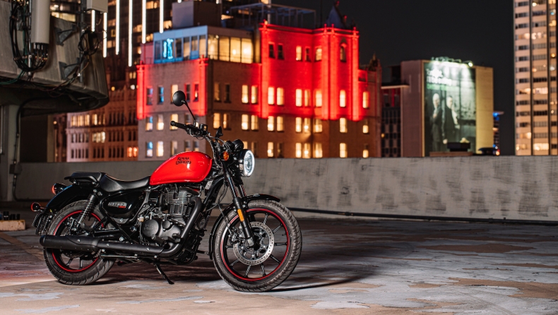 Στο νησί της μαστίχας η Royal Enfield