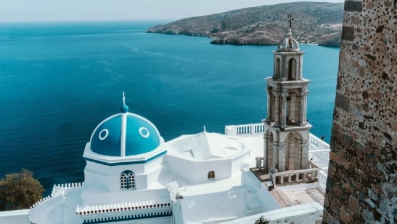 «Ένα κόσμημα του Αιγαίου»: Το νησί που αποθεώνει ο Observer και παραμένει ανέγγιχτο από τα ραντάρ των τουριστών