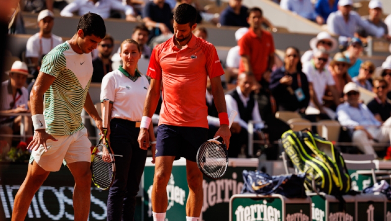 O Τζόκοβιτς τσεκάρει τον τραυματία Αλκαράθ