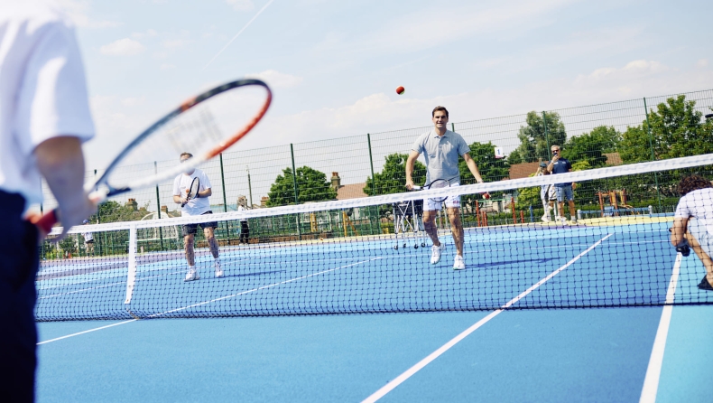 Φέντερερ: Μαζί με την Mercedes-Benz δημιούργησε δύο εντυπωσιακά γήπεδα τένις (vid)