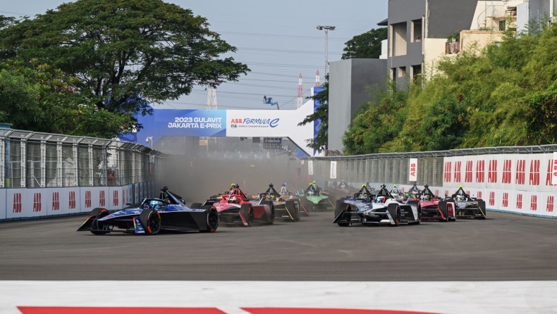 Formula E: Νίκες Porsche και Maserati στη Τζακάρτα (vid)
