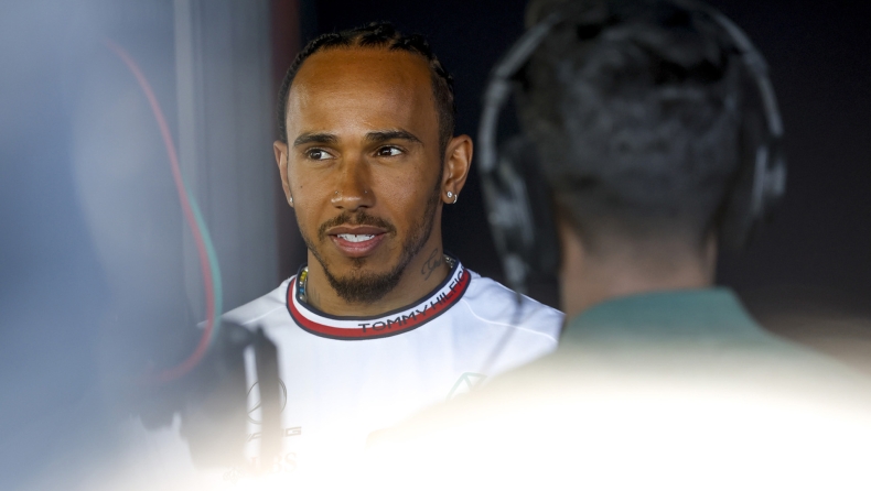 F1 - Χάμιλτον: «H FIA πρέπει να θέσει όρια στη Red Bull»