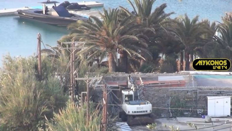 Μπουλντόζες κατεδαφίζουν τα αυθαίρετα του Nammos στη Μύκονο (vid)