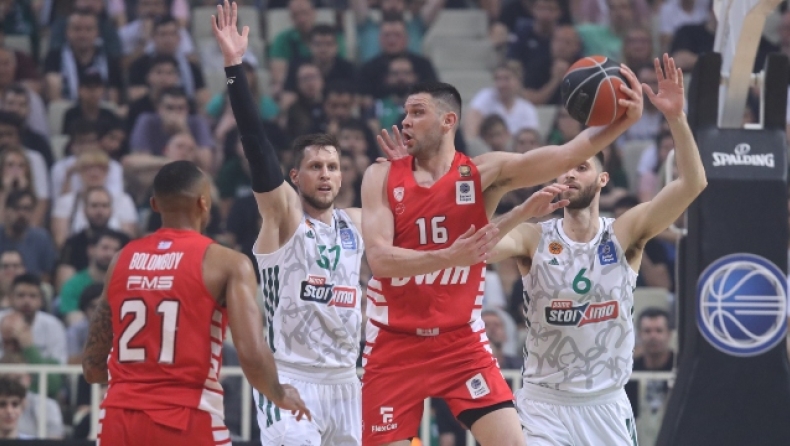 Ο Παπανικολάου με τον Πονίτκα