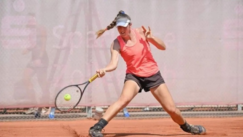 Η Σαπφώ Σακελλαρίδη υποδέχεται το μπαλάκι