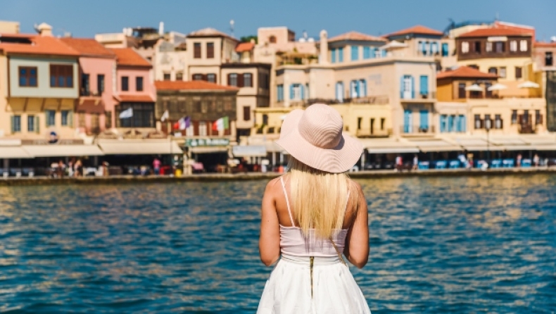 «Yπερβολικά ακριβά»: Ζητήσαμε από το ChatGPT να μας πει 4 πράγματα που μισούν οι τουρίστες στην Ελλάδα το καλοκαίρι