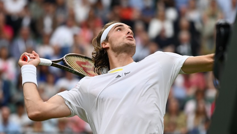 Ο Τσιτσιπάς επιχειρεί smash